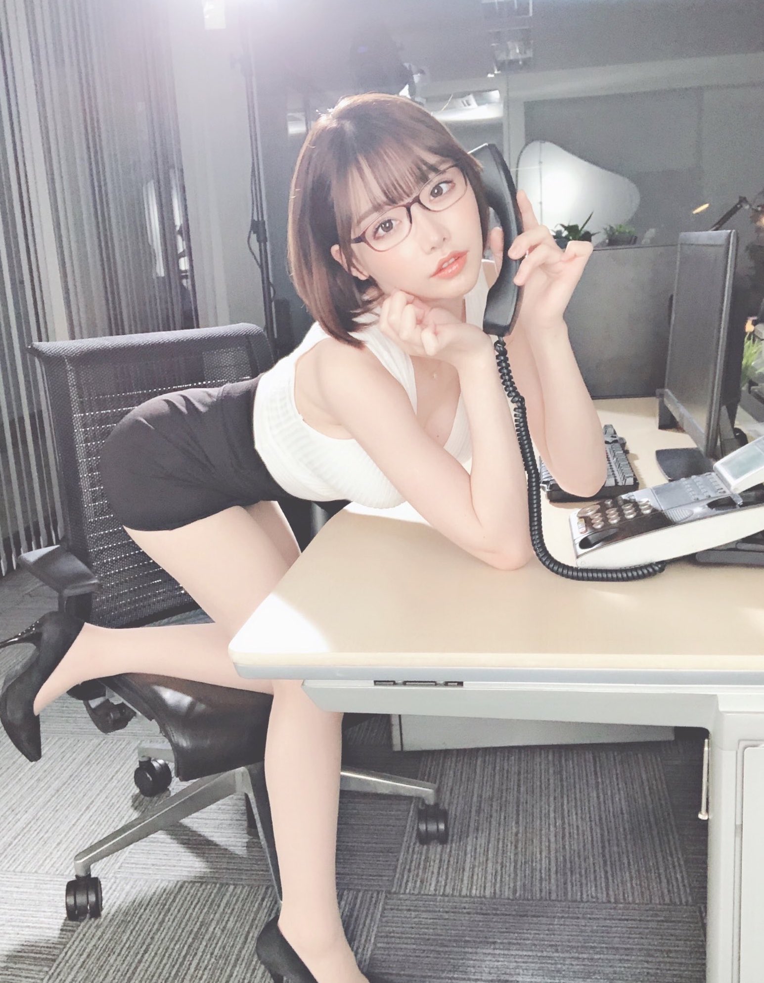 Thiên thần 18+ Eimi Fukada khoe thân hình gợi cảm nhưng người hâm mộ chỉ chú ý đến chi tiết này - Ảnh 4. Thiên thần 18+ Eimi Fukada khoe thân hình gợi cảm nhưng người hâm mộ chỉ chú ý đến chi tiết này - Ảnh 4.