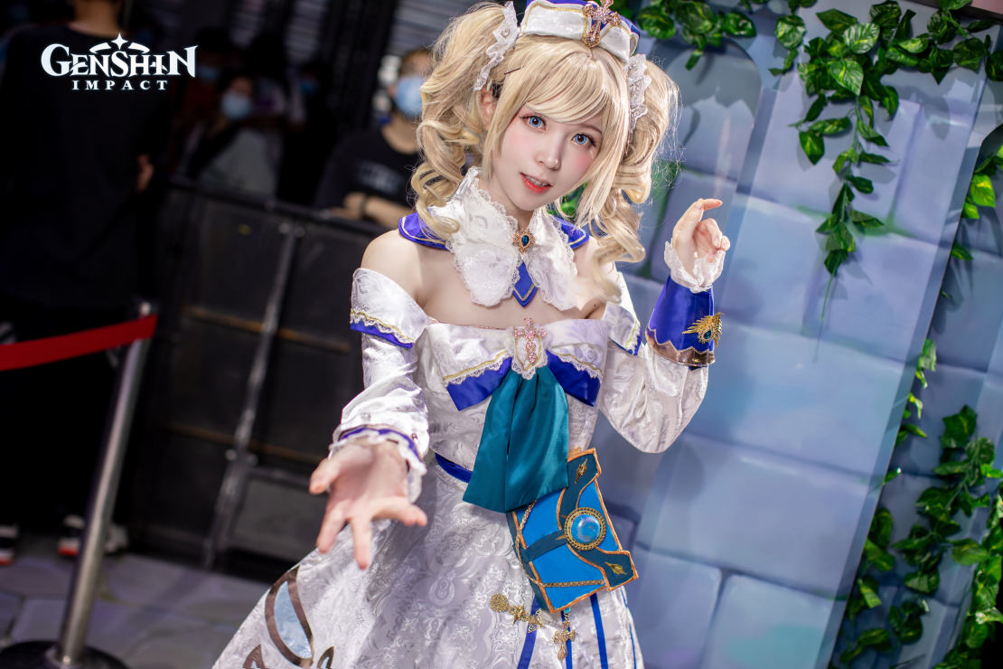 Dễ thương hết nấc với Cosplay Genshin Impact