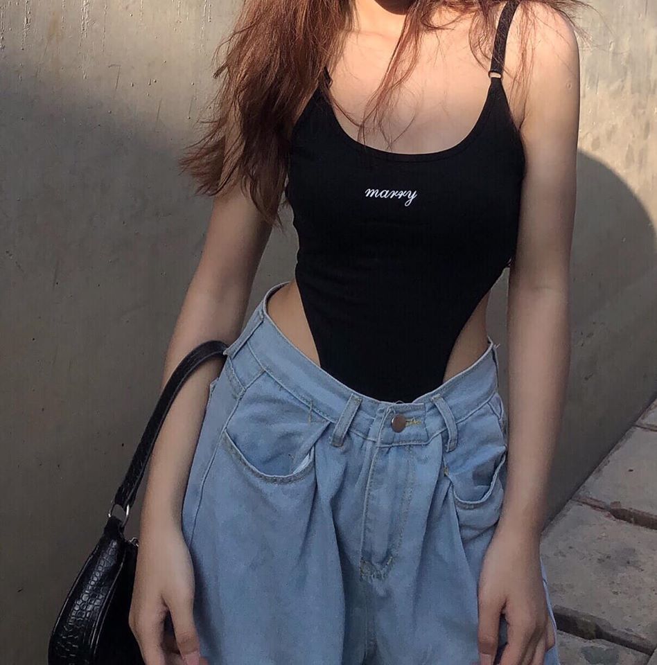 Cộng đồng xôn xao vì bộ ảnh sexy vượt sức chịu đựng của hot girl Việt điểm chung là không