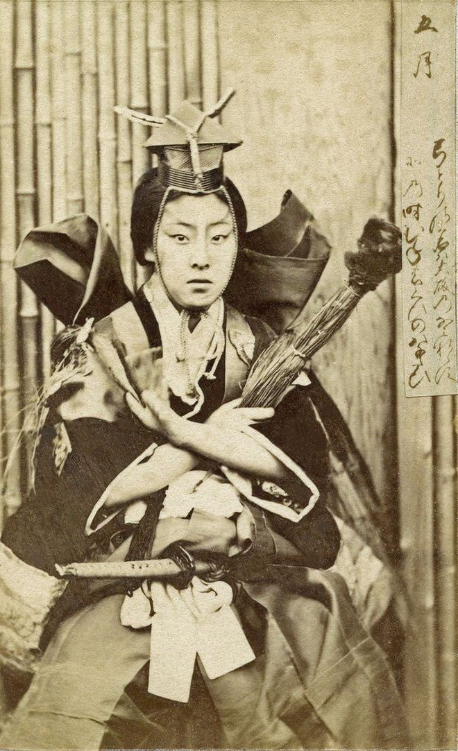 Loạt ảnh hiếm khoe trọn dung mạo cuốn hút lạ thường của các nữ samurai thời xưa - Ảnh 3.