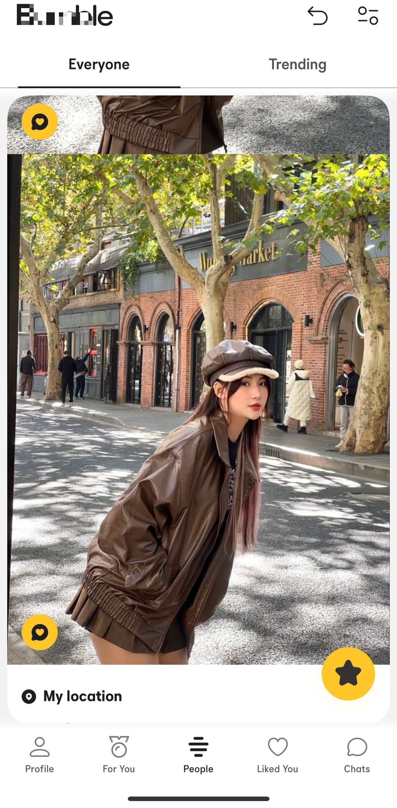 Bắt gặp hot girl Liên Quân từng kéo áo khoe vòng trên app hẹn hò