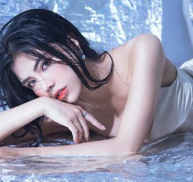 Mai Dora tung thiệp cưới đậm chất Liên Minh Huyền Thoại, ngạo nghễ "bản thiết kế" hoành tráng chưa từng có!
