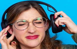 Đeo tai nghe nhiều có tác hại gì không?