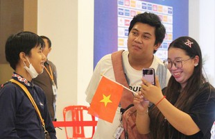 Cặp vợ chồng game thủ trên đất 'Cam' cổ vũ thông 7 tiếng, 'tiếp lửa' cho tuyển thủ PUBG Mobile Việt Nam