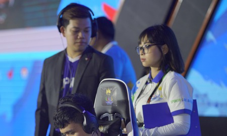 Dân tình bắt quả tang màn check-map hot nhất SEA Games lúc này, nữ chính là giám sát viên người Việt