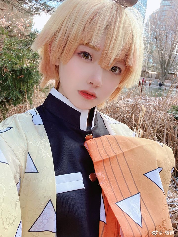 Kimetsu no Yaiba: Zenitsu cute quá đỗi qua bộ ảnh cosplay giống đến khó