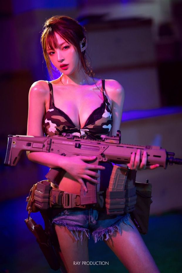 Dàn hot girl cosplay PUBG nóng bỏng mắt, chỉ nhìn thôi là súng ống đã lên nòng để sẵn sàng chạy bo - Ảnh 4.