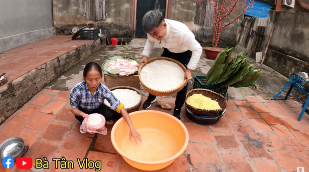 Bà Tân Vlog làm nồi bánh chưng xanh siêu to khổng lồ, dân tình bảo ra Giêng chắc cũng ăn không hết - Ảnh 2.