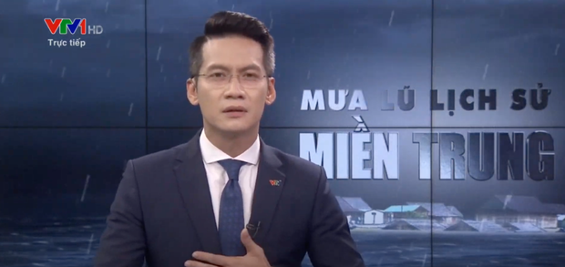 BTV của VTV nói về giây phút xúc động gây gián đoạn chương trình phát sóng trực tiếp về mưa lũ miền Trung - Ảnh 1.