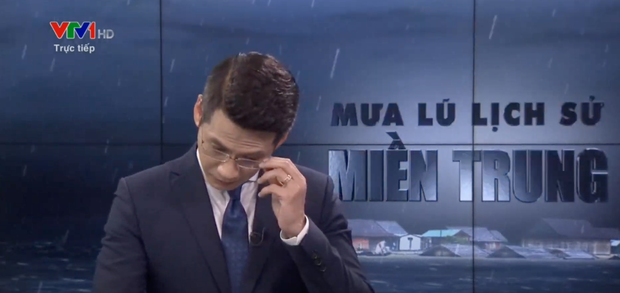 BTV của VTV nói về giây phút xúc động gây gián đoạn chương trình phát sóng trực tiếp về mưa lũ miền Trung - Ảnh 2.