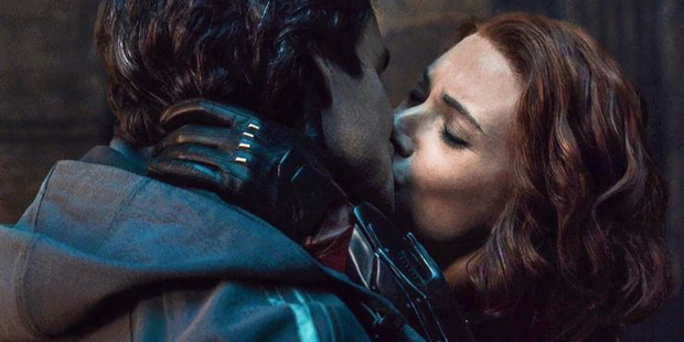 5 nụ hôn nóng mắt nhất phim Marvel: Đội trưởng Mỹ khiến fan trợn tròn vì khoá môi cháu gái bồ cũ? - Ảnh 8.