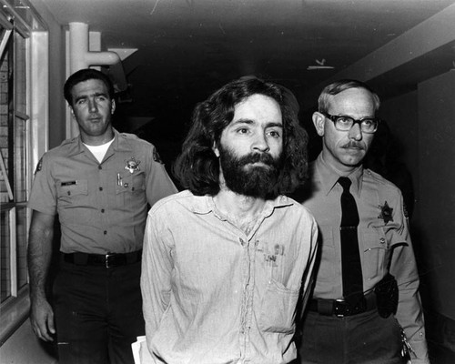 4 kỳ án đẫm máu từng gieo rắc nỗi sợ khắp nước Mỹ: Từ Thược Dược Đen đến Giáo phái Manson - Ảnh 8.