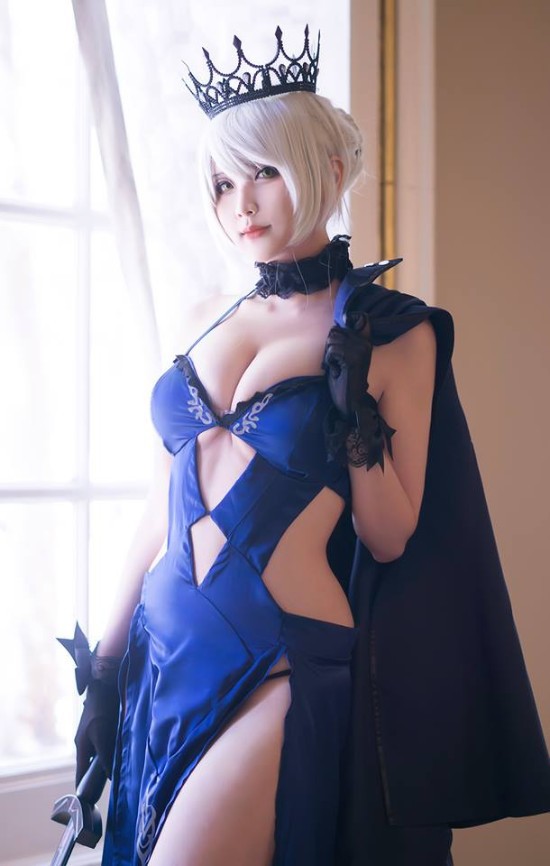 Khoe dáng gợi cảm khi hóa thân thành nhân vật game, nữ cosplayer gốc Việt khiến bao anh em xin chết - Ảnh 14.