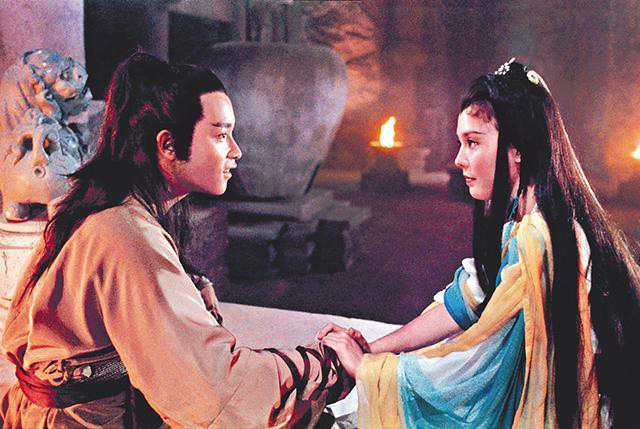 Mỹ nhân họ Ông đã cùng tài tử lừng danh Trương Quốc Vinh tạo nên cặp đôi "Dương Quá - Tiểu Long Nữ" đầy ấn tượng trên màn ảnh rộng.