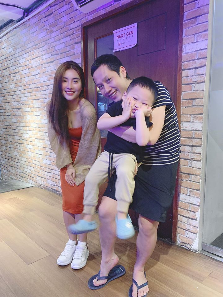 Khoe ảnh tự sướng với thầy Ba, nữ sinh mới chuyển đến lớp SBTC nhận bão like vì quá sexy - Ảnh 2. Khoe ảnh tự sướng với thầy Ba, nữ sinh mới chuyển đến lớp SBTC nhận bão like vì quá sexy - Ảnh 2.