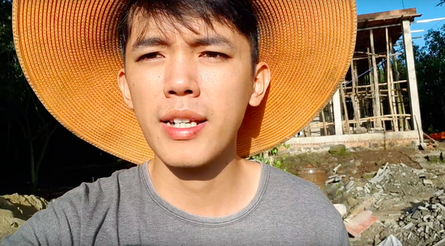 Nghề chính là phụ hồ nhưng vẫn đạt được nút vàng Youtube, đây chính xác là hai Youtuber nghèo mà nghị lực nhất Việt Nam - Ảnh 4.