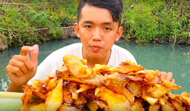Nghề chính là phụ hồ nhưng vẫn đạt được nút vàng Youtube, đây chính xác là hai Youtuber nghèo mà nghị lực nhất Việt Nam - Ảnh 6.