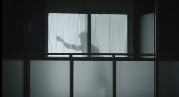 Công ty Nhật nghĩ ra cách bảo vệ phụ nữ đơn thân giống hệt trong phim Ở nhà một mình - Ảnh 2.