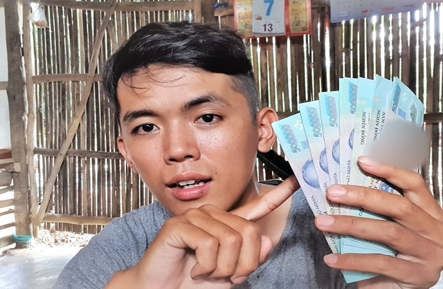 Hé lộ số tiền đầu tiên mà Youtuber nghèo nhất Việt Nam nhận được từ Youtube, hóa ra cũng gần lên tới 9 chữ số - Ảnh 2.