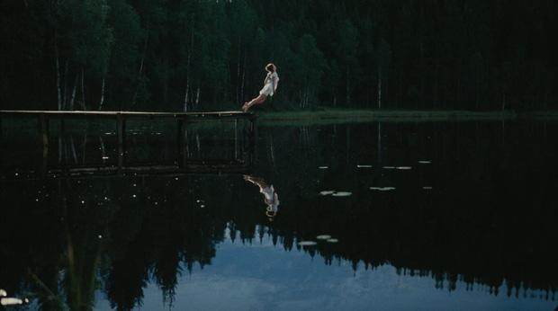 Điểm mặt 7 phim kinh dị về kì nghỉ gây ám ảnh hội phượt thủ: Cơn ác mộng mang tên những cái hồ - Ảnh 7.