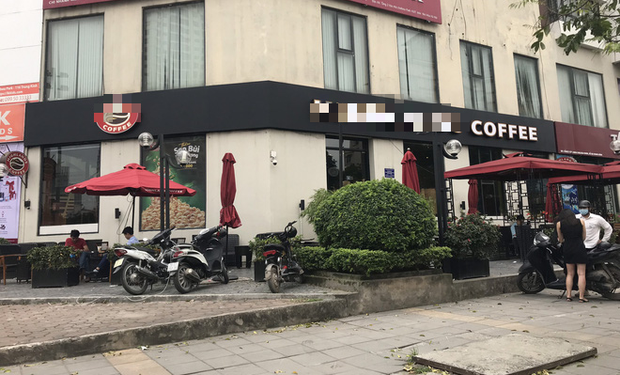 Hà Nội: Hàng loạt quán cafe, quán nhậu vẫn tấp nập mở cửa đón khách bất chấp lệnh đóng cửa để phòng chống COVID-19 - Ảnh 14.
