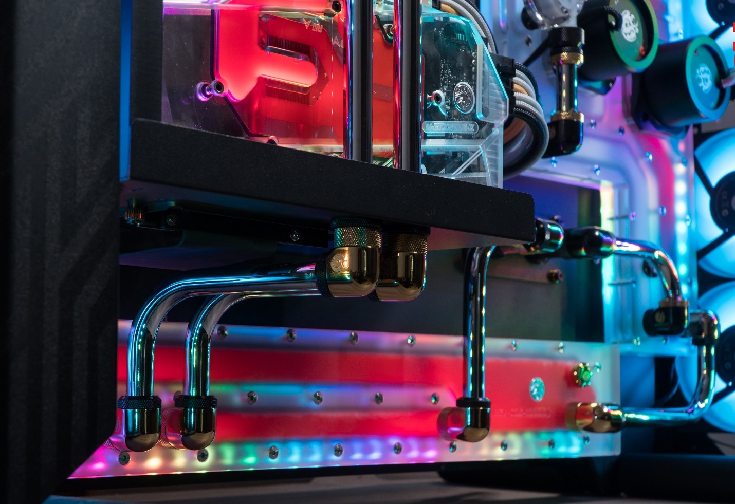 Choáng váng với bộ máy tính trị giá 1 tỷ đồng ngay tại Hà Nội - Ảnh 3. Choáng váng với bộ máy tính trị giá 1 tỷ đồng ngay tại Hà Nội - Ảnh 3.