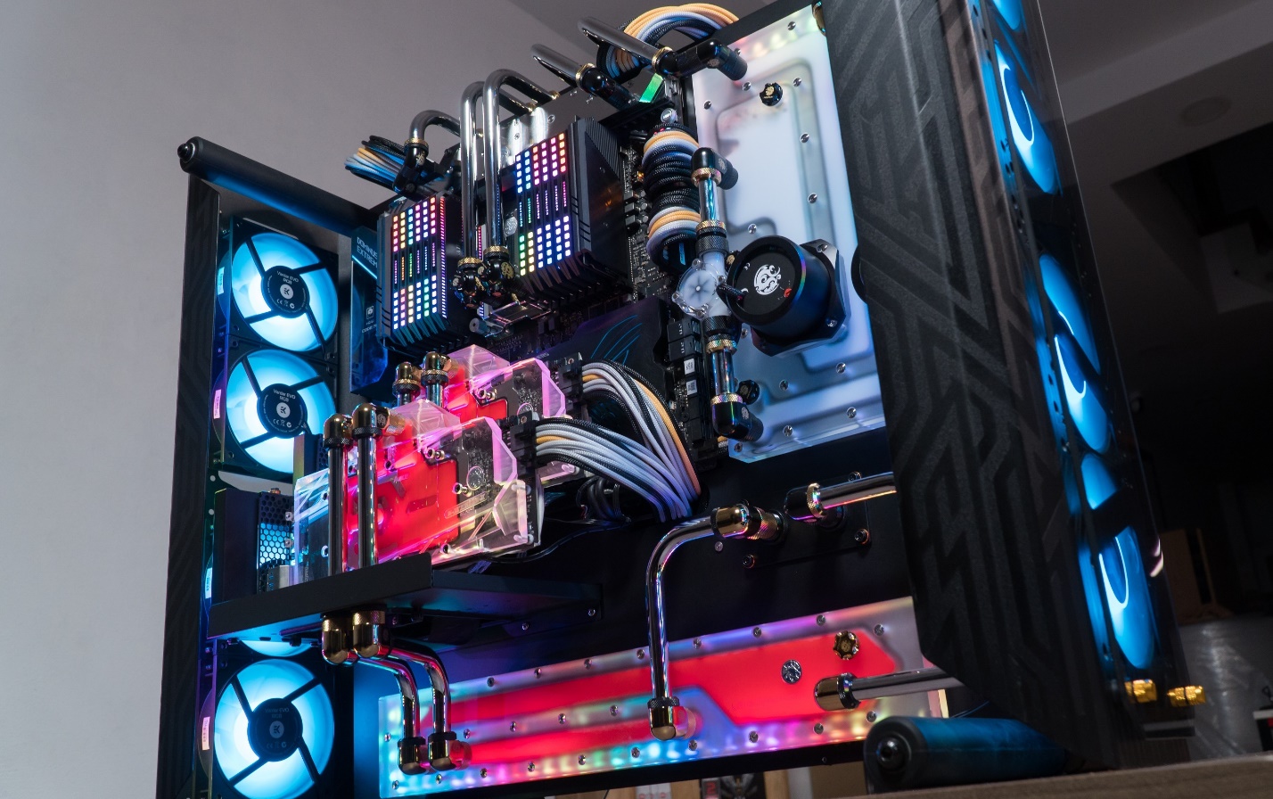 Choáng váng với bộ máy tính trị giá 1 tỷ đồng ngay tại Hà Nội - Ảnh 5. Choáng váng với bộ máy tính trị giá 1 tỷ đồng ngay tại Hà Nội - Ảnh 5.