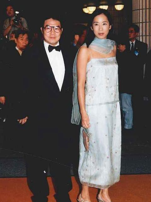  Hoa hậu Hong Kong: Bỏ tỷ phú chung sống 27 năm, tái hôn ở tuổi 50 vẫn được chồng mới cho gần 60 nghìn tỷ - Ảnh 6.