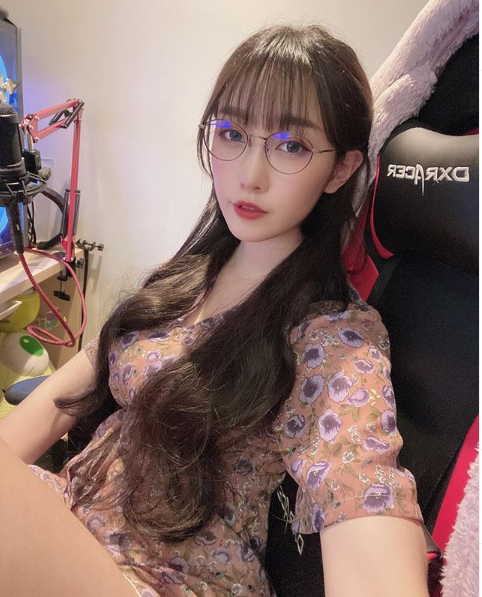 Cô nàng streamer xinh đẹp