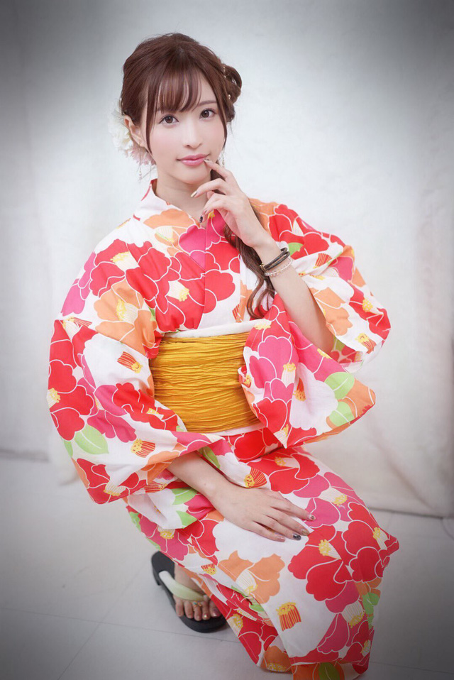 Ngắm nhan sắc xinh đẹp của Amatsuka Moe, thiên sứ của làng phim 18+ Nhật Bản - Ảnh 11.
