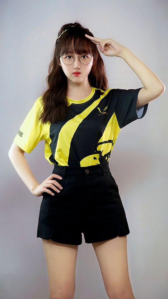 Team LMHT nữ V Gaming công bố đội hình chinh chiến ở Singapore: Toàn gái xinh đã thế lại còn rank Kim Cương, Cao Thủ - Ảnh 3.