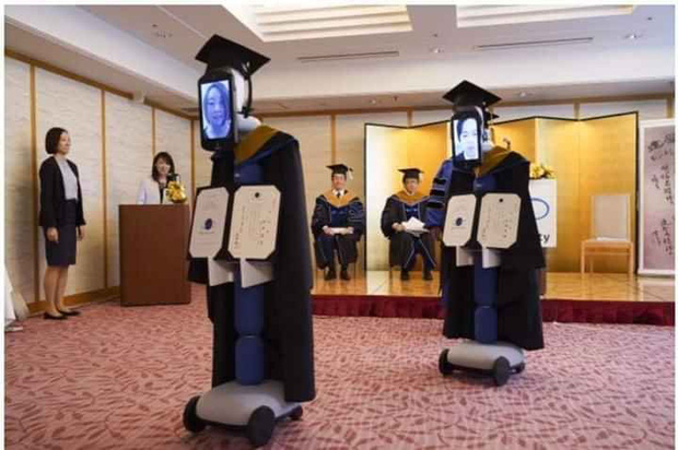 Không thể nhịn cười với loạt ảnh tốt nghiệp mùa dịch: Sinh viên Nhật Bản xứng đáng ngôi vị lầy nhất thế giới - Ảnh 1.