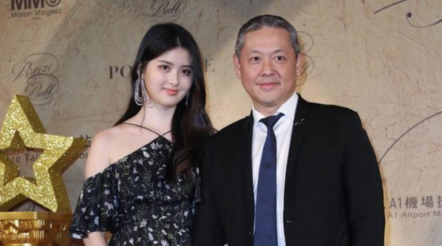 Nhan sắc gợi cảm của con gái độc nhất gia tộc tỷ phú Đài Loan - Ảnh 7.