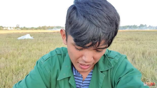 Youtuber nghèo nhất Việt Nam đã trở lại, thừa nhận sẽ không làm clip trong rừng sau lần suýt mất nghiệp trước đó - Ảnh 1.