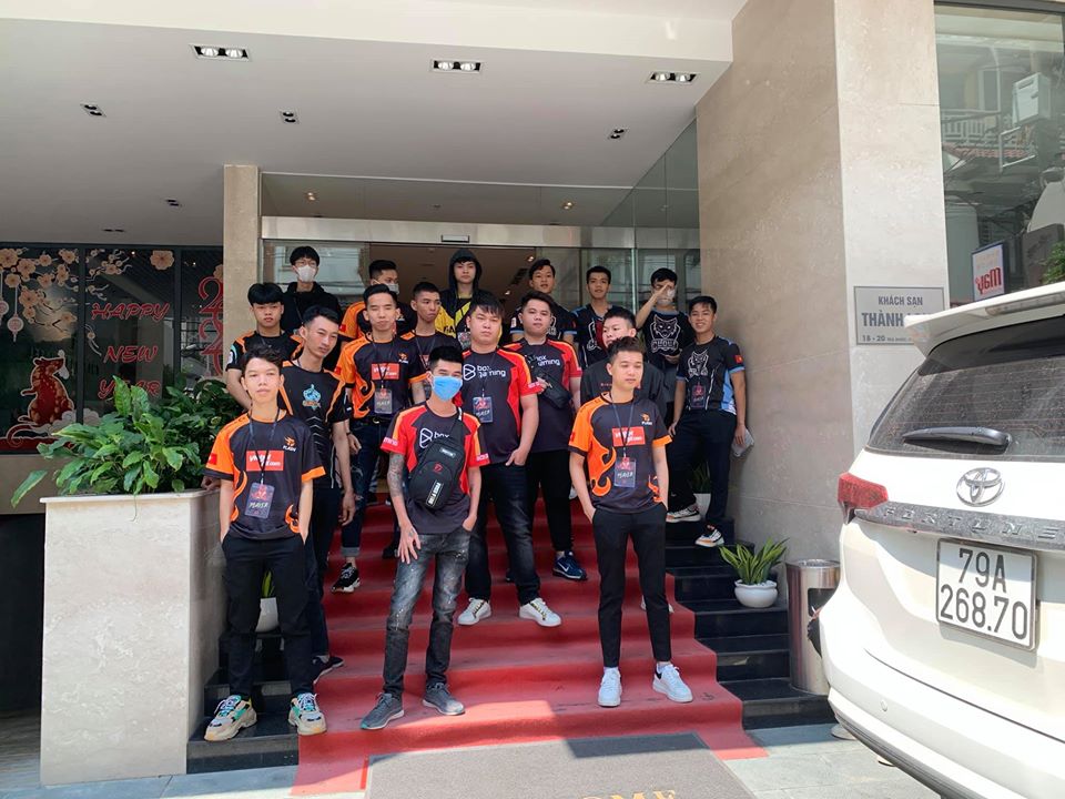 Players take a commemorative photo before the match