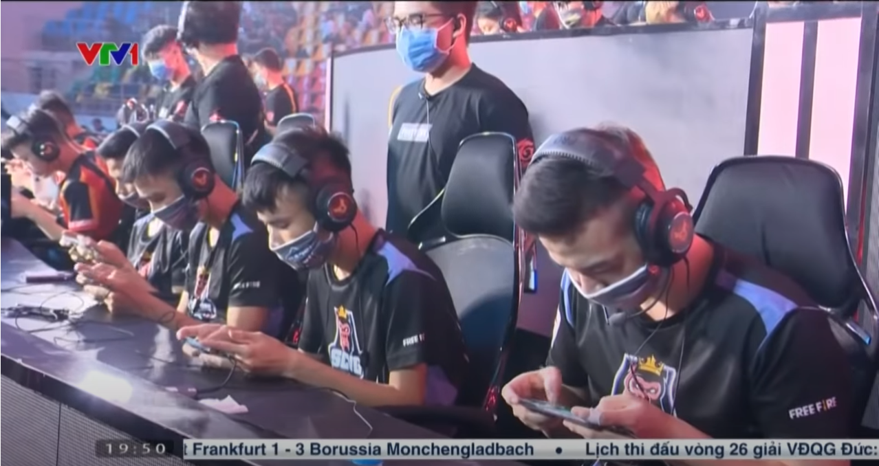 “Lửa Chùa” lại được lên sóng VTV, game thủ Free Fire tự hào khoe bố mẹ ngay trong bữa cơm - Ảnh 2. “Lửa Chùa” lại được lên sóng VTV, game thủ Free Fire tự hào khoe bố mẹ ngay trong bữa cơm - Ảnh 2.