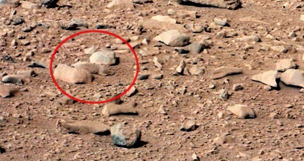 Loạt hình ảnh rợn người làm gia tăng đồn đoán về sự tồn tại của nền văn minh trên sao Hỏa - Ảnh 6.