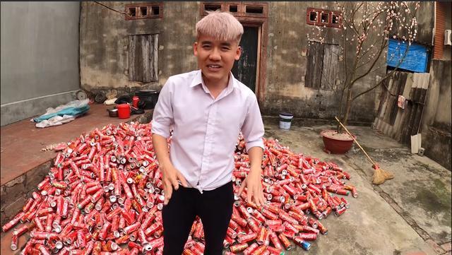 Thử thách xây nhà bằng 5.000 lon coca, con trai bà Tân Vlog khiến cộng đồng mạng ngán ngẩm Lại học ai đó - Ảnh 1.