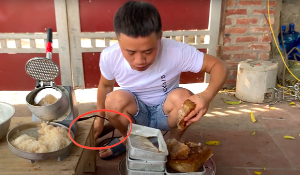 Làm video ẩm thực trông mất vệ sinh, con trai bà Tân Vlog lại nhận mưa gạch đá từ phía cộng đồng mạng - Ảnh 3.