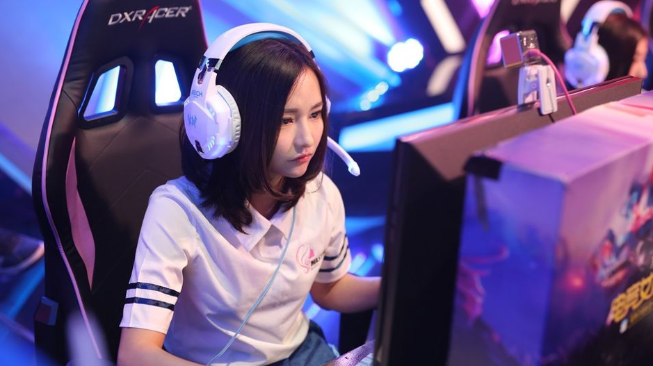 Chơi game với gái xinh có...sướng không? - Ảnh 2. Chơi game với gái xinh có...sướng không? - Ảnh 2.