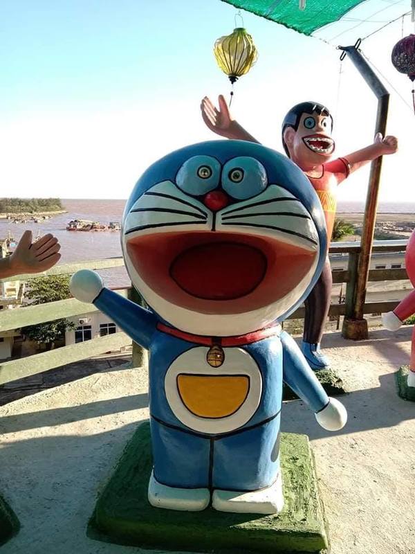 Bất ngờ xuất hiện bộ tượng Doraemon phiên bản hủy diệt tuổi thơ khiến cộng đồng mạng sững sờ, run sợ - Ảnh 1.