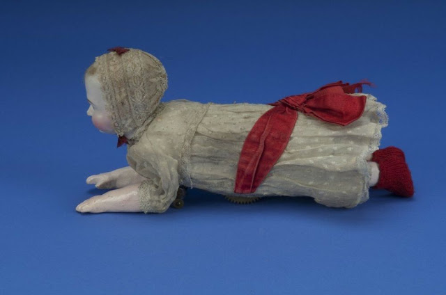 Búp bê của hơn 100 năm về trước: Ai mà ngờ món đồ chơi đáng yêu dành cho trẻ em từng có hình dạng kinh dị gây mất ngủ - Ảnh 6.