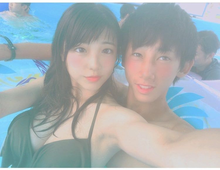 Khoe Ảnh Chụp Selfie Cùng Bạn Gái Xinh Đẹp Vào Group Fa, Nam Thanh Niên  Khiến Cộng Đồng Mạng Ghen Tị Vì Một Chi Tiết