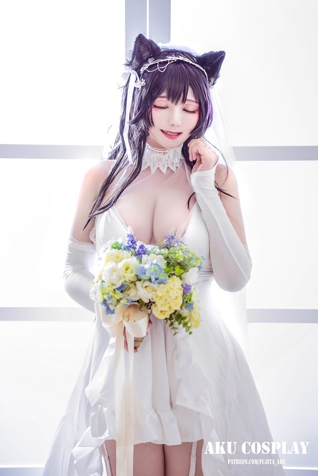 Xịt máu mũi khi thấy cô nàng Atago trong Azur Lane khoe vòng 1 siêu khủng - Ảnh 2.