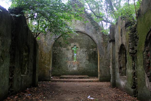 Khám phá những địa điểm bỏ hoang như game kinh dị tại Việt Nam: Nhà thờ cổ Ba Vì - Ảnh 6.