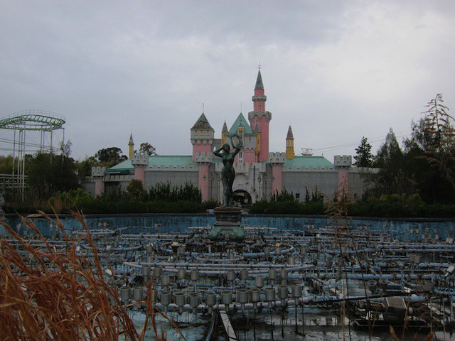 Công viên Disneyland bị bỏ hoang: Những nội quy ngầm & bí ẩn rừng rợn chưa từng được biết đến - Ảnh 4.