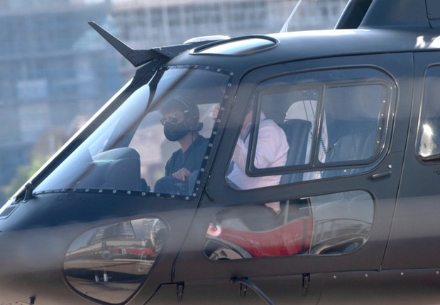 Choáng với độ chịu chơi của tài tử Tom Cruise, lái cả máy bay trực thăng chỉ để ăn trưa - Ảnh 1.