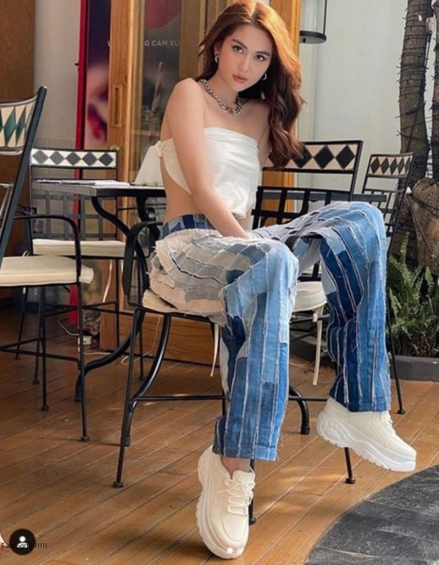 4 mẫu quần jeans quái dị của Ngọc Trinh: Cái rách toang hoác, cái vá chằng chịt, 1 trong số đó bị chê tơi tả - Ảnh 8.