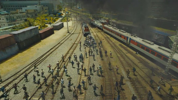 6 giả thuyết rợn người ở bom tấn Train To Busan 2: Con gái Gong Yoo vẫn còn sống, zombie sắp xâm chiếm cả thế giới rồi? - Ảnh 2.