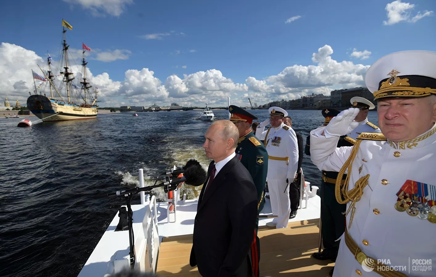 Путин на параде ВМФ В Санкт-Петербурге